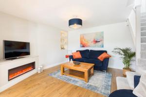 Pass the Keys Blossom Tree Cottage Garden Parking