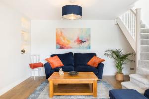 Pass the Keys Blossom Tree Cottage Garden Parking