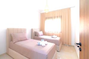 Modern apartment with pool & gym