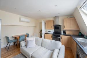 Spacious 3 Bed Apartment in London CRC