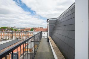 Spacious 3 Bed Apartment in London CRC