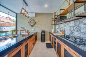 Central Umalas Villa with Pool & Bathtubs