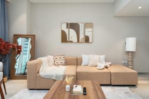 1BR w Marina Views & Balcony