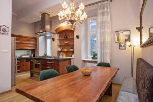 Large Apartment near Castle and Main Square