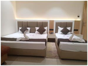 Hotel Premium Rudram Atithi Niwas Varanasi, Near Kashi Vishwanath Temple And Ganga Ghat- Fully Air conditioned & Spacious Room - Prime Location Book It Early
