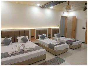 Hotel Premium Rudram Atithi Niwas Varanasi, Near Kashi Vishwanath Temple And Ganga Ghat- Fully Air conditioned & Spacious Room - Prime Location Book It Early