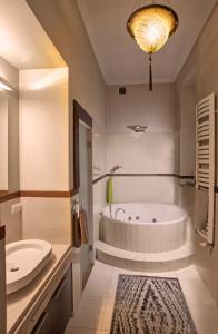 Large Apartment near Castle and Main Square