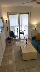 ESTUDIO junto playa Poniente con piscina