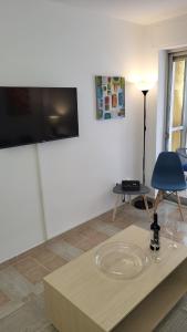 ESTUDIO junto playa Poniente con piscina