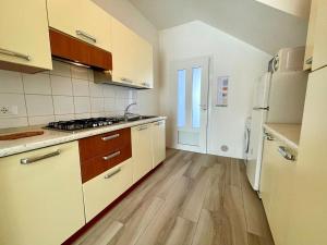 Terraced house with private garden