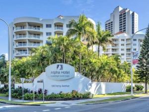 Surfers Paradise on a Budget, Pool, Spa and Sauna Included!