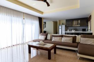 East Villa 4: 3BR Private Villa Pool BBQ