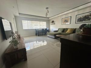 2 bed apartment close to beach