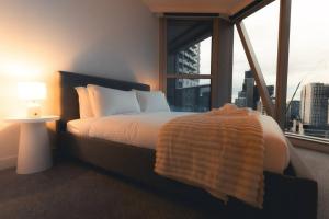 City views 2BR apt with Balcony, gym, pool and sauna