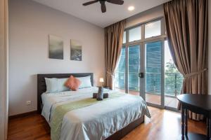 Modern 3BR Somerset Apt with Harbour View