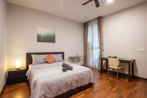 Modern 3BR Somerset Apt with Harbour View