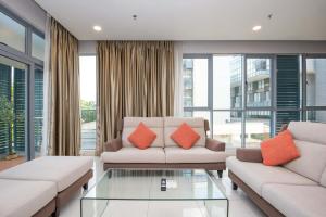 Modern 3BR Somerset Apt with Harbour View