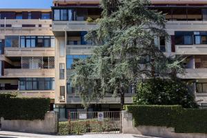 GuestHost - Hopper House