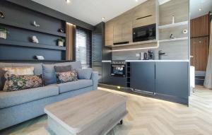 Nice Home In Scherpenisse