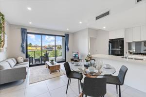 2 Bedroom Apartment Balcony Close toHotspots