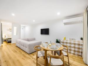 1 Min Walk to Mall Modern Apt with Balcony and Pool