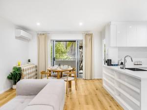 1 Min Walk to Mall Modern Apt with Balcony and Pool