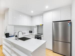 1 Min Walk to Mall Modern Apt with Balcony and Pool