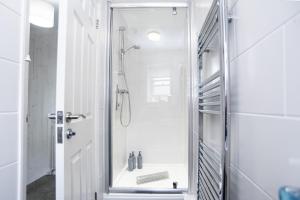 St Ives Holiday Apartment with Parking - Coastal Retreat