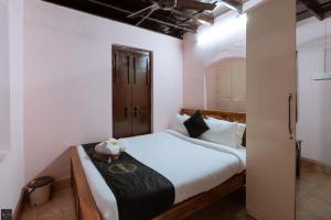 Harshas Shambhavi River View Homestay
