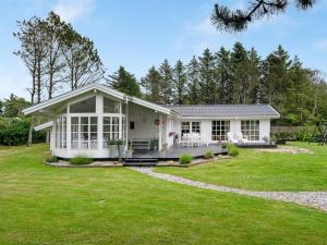 Holiday Home Gunnulf - 750m from the sea by Interhome