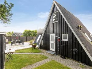 Holiday Home Hunding - 600m from the sea by Interhome