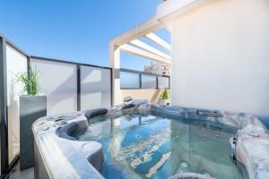3-Br Rooftop with Jacuzzi & Parking Cannes