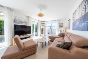 3-Br Rooftop with Jacuzzi & Parking Cannes