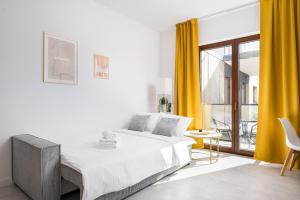 Racławicka 7 Deluxe Studios by BookingHost