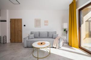 Racławicka 7 Deluxe Studios by BookingHost