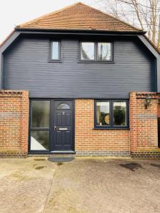 2 bedroom cottage in Bromley suitable for 4 people