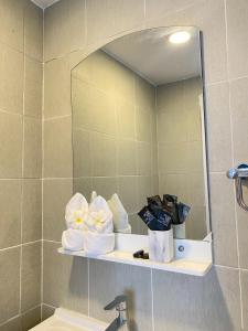 Serene Hillside Hideaway