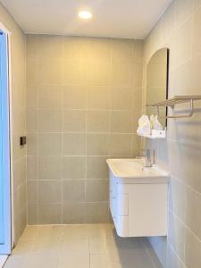 Serene Hillside Hideaway