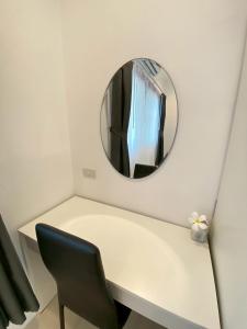 Serene Hillside Hideaway