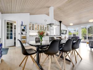 Holiday Home Helin - 800m from the sea by Interhome