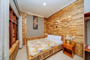 Under The Shade Safari Lodge