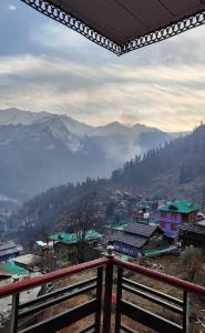 Iris cafe and cozy stay