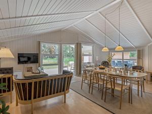 Holiday Home Batsha - 1-7km from the sea by Interhome