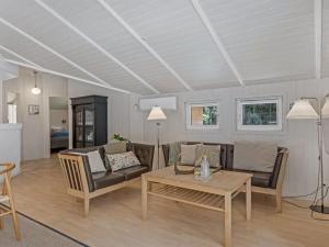 Holiday Home Batsha - 1-7km from the sea by Interhome