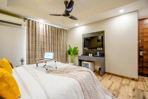 Lime Tree Hotel - Near Medanta Hospital