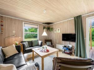 Holiday Home Ellie - 500m from the sea by Interhome