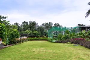 SaffronStays Laterite Grove