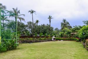 SaffronStays Laterite Grove