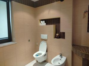 Studio z dwiema sypialniami i prywatną łazienką z wanną