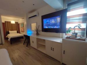 L1 Twin Bed Staycation in BGC